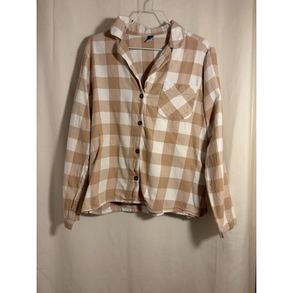 Classic Old Navy  button‑up shirt in a beige and white checkered pattern.